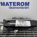 Maner usa fata dreapta