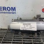 Maner usa fata stanga