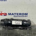 Maner usa fata stanga