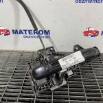 Maner usa fata stanga