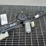 Macara usa spate stanga