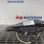 Maner usa fata dreapta