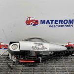Maner usa fata dreapta