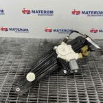 Macara usa spate stanga