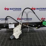 Macara usa fata stanga