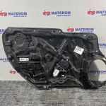 Macara usa fata stanga