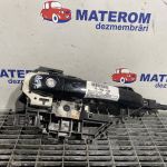 Maner usa fata dreapta