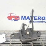 Incuietoare capota fata