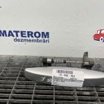 Maner usa fata stanga