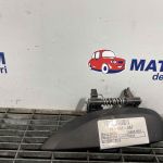 Maner usa fata stanga