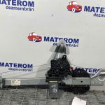 Macara usa spate stanga
