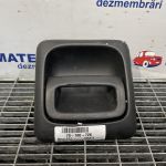 Maner usa fata stanga