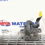 Incuietoare capota fata