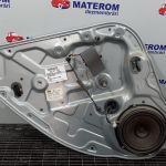 Macara usa spate stanga
