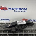 Maner usa fata dreapta