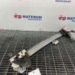 Macara usa spate stanga