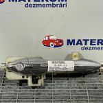 Maner usa fata dreapta