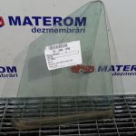Geam spate mic dreapta