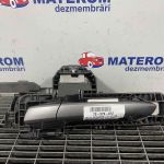 Maner usa fata stanga