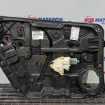 Macara usa fata stanga