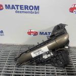 Maner usa fata stanga