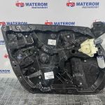 Macara usa fata stanga