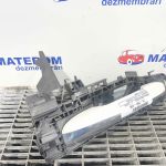 Maner usa fata stanga