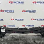 Ornament superior radiatoare