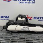 Maner usa fata stanga