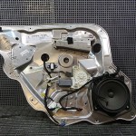 Macara usa spate stanga