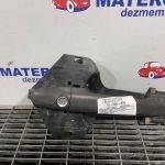 Maner usa fata stanga