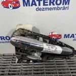 Maner usa fata dreapta