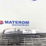 Maner usa fata stanga