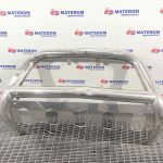 Ornament sub bara fata