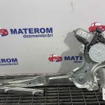 Macara usa fata stanga