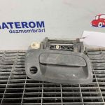 Maner usa fata dreapta
