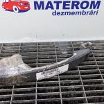 Maner usa fata dreapta