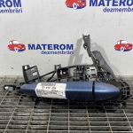 Maner usa fata dreapta