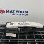 Maner usa fata stanga