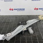 Macara usa spate stanga