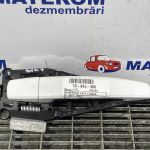 Maner usa fata stanga