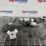 Macara usa fata stanga