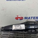 Maner usa fata stanga