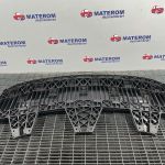 Ornament sub bara fata