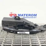 Maner usa fata stanga