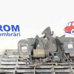 Incuietoare capota fata