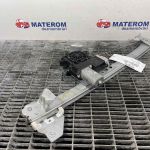 Macara usa fata stanga