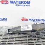 Maner usa fata stanga