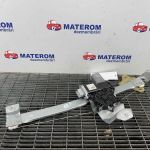 Macara usa fata dreapta