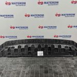 Ornament sub bara fata